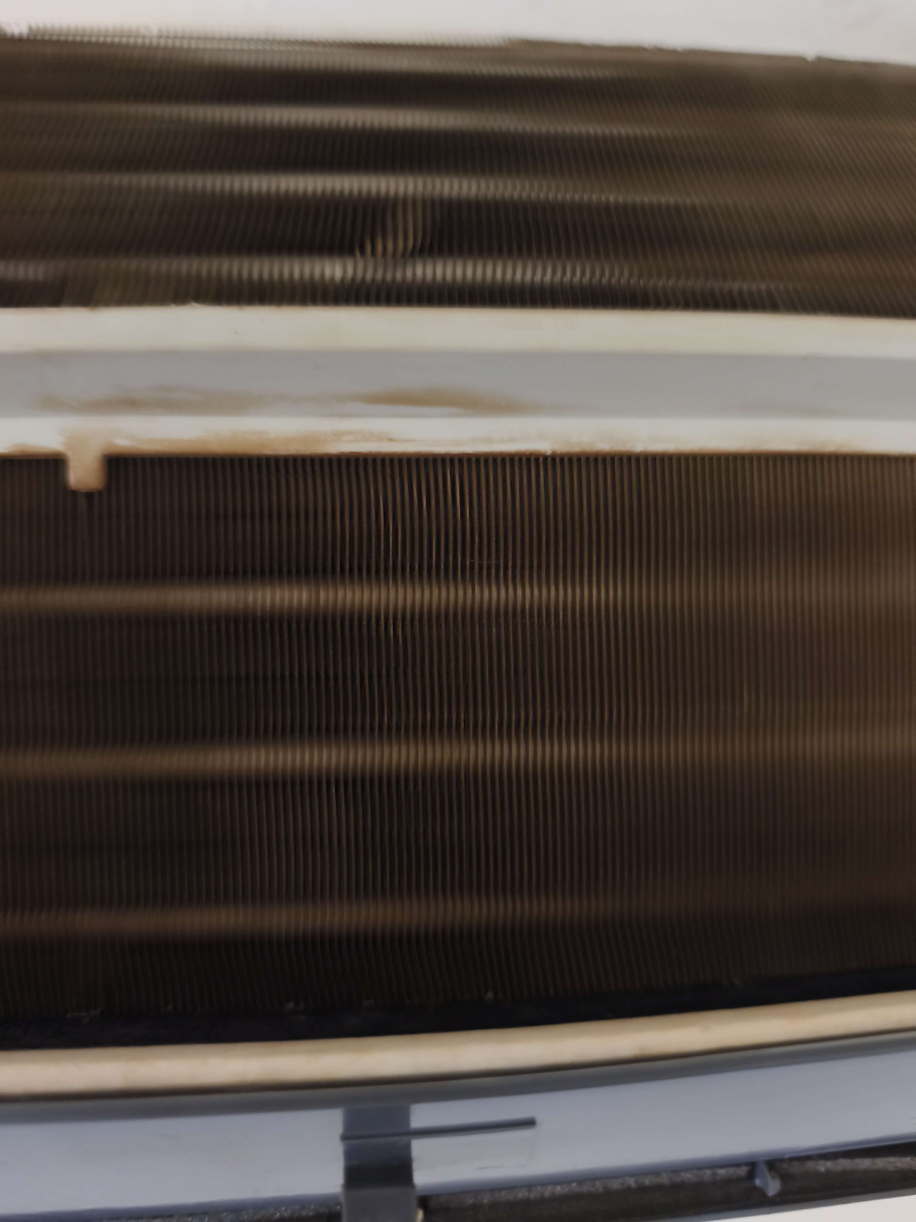 Échangeur thermique encrassé avant nettoyage