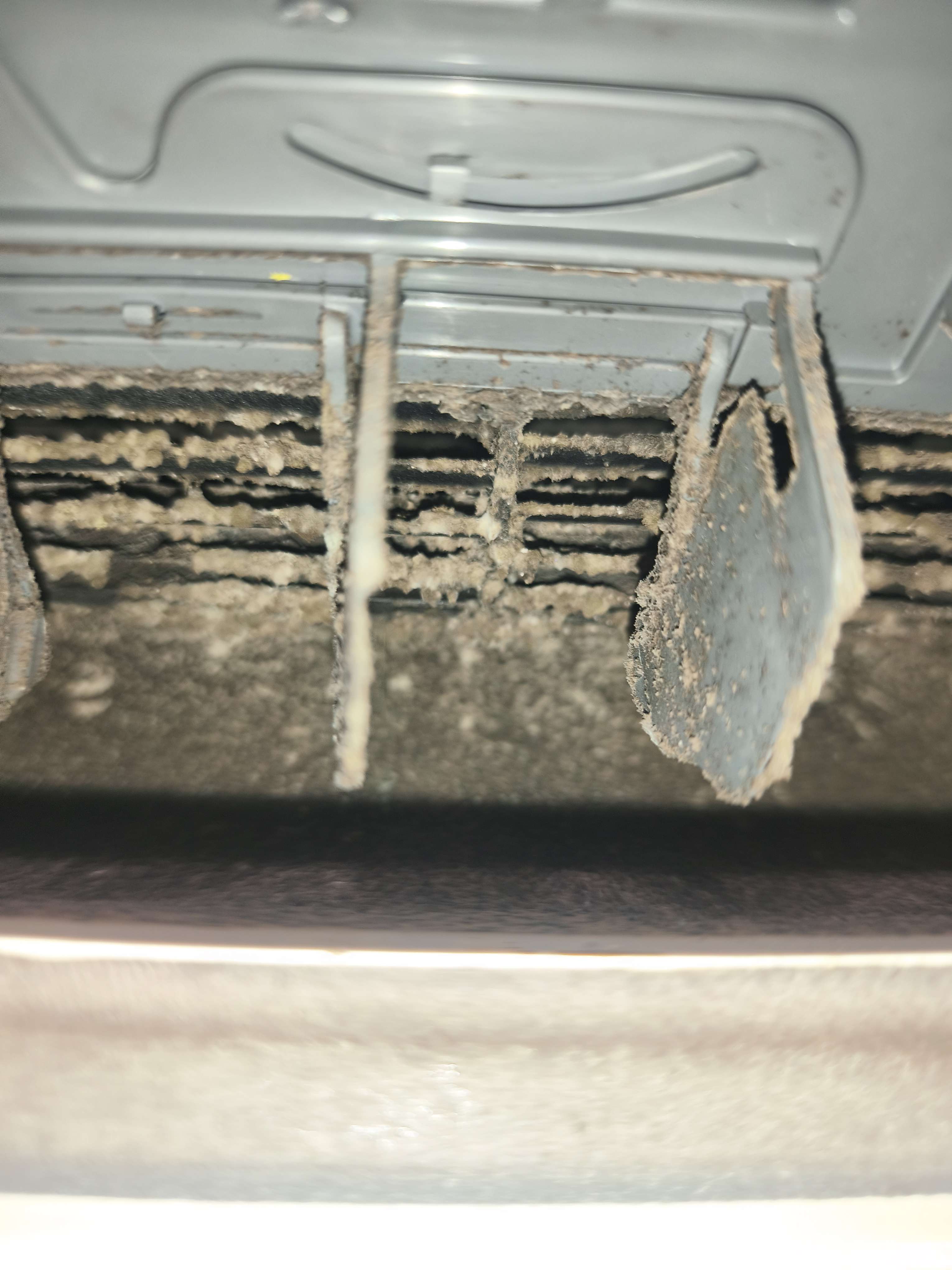 Turbine de climatisation encrassée avant nettoyage